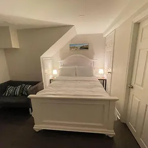 Lovely Junior 1 Bedroom Basement , Toronto Canada